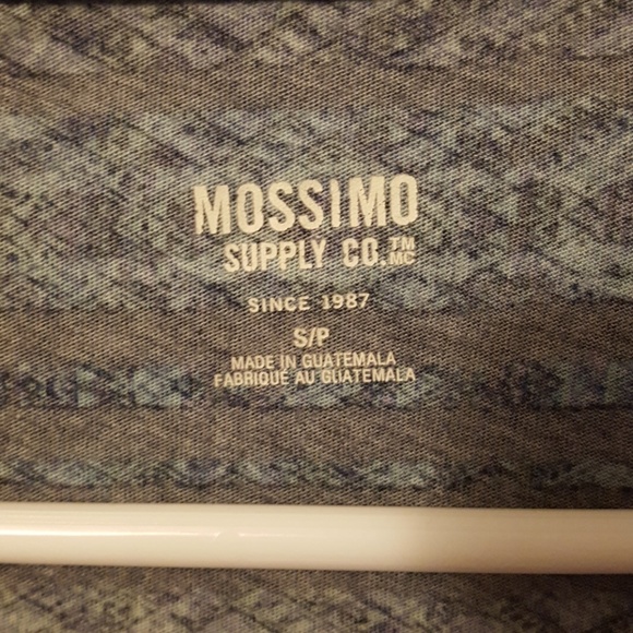 Mossimo printed vneck shirt - Picture 3 of 3